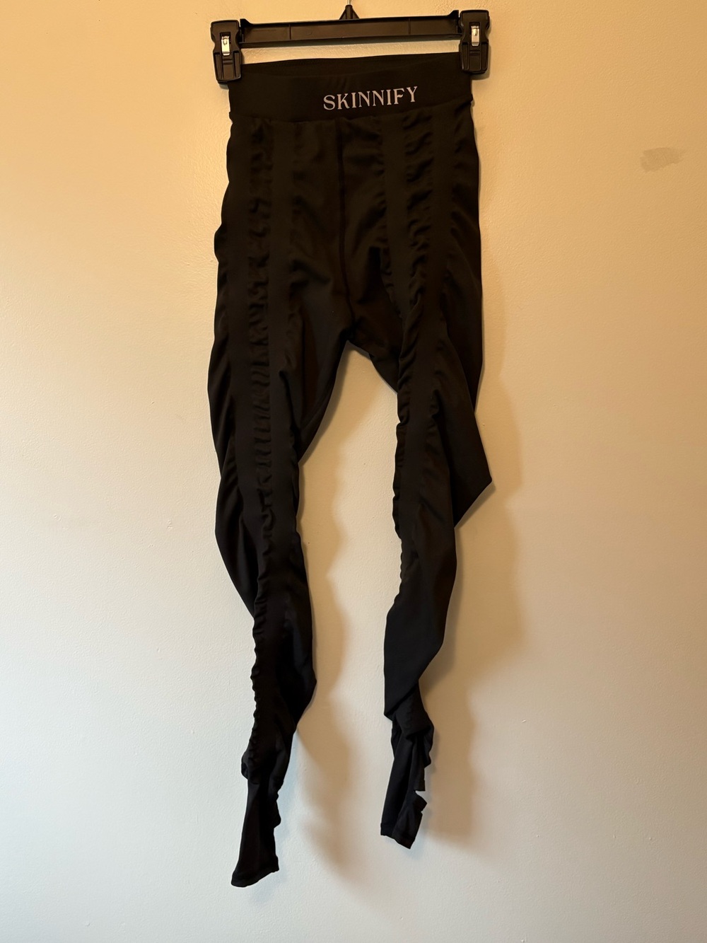 Skinnify Black Resistance Band Ruched Leggings with Foot Holster Size XS Women’s